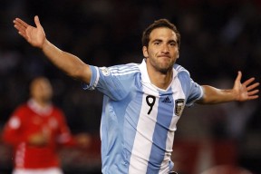 九游游戏中心下载-火爆回放：今年最震撼的超车瞬间合集，超车王比赛