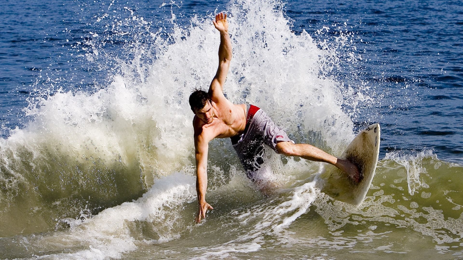 逆风而起:那些用坚韧不拔成就传奇的队伍,逆风执炬